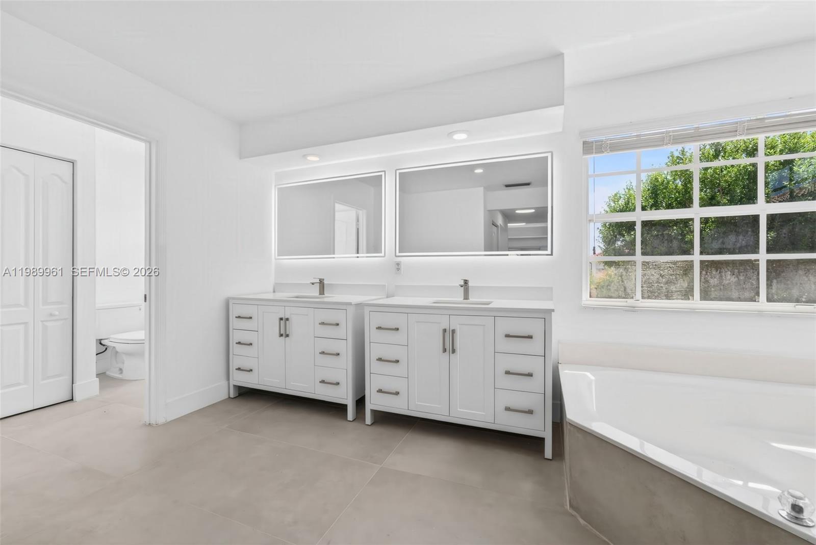 SYMPHONY BAY - Residential