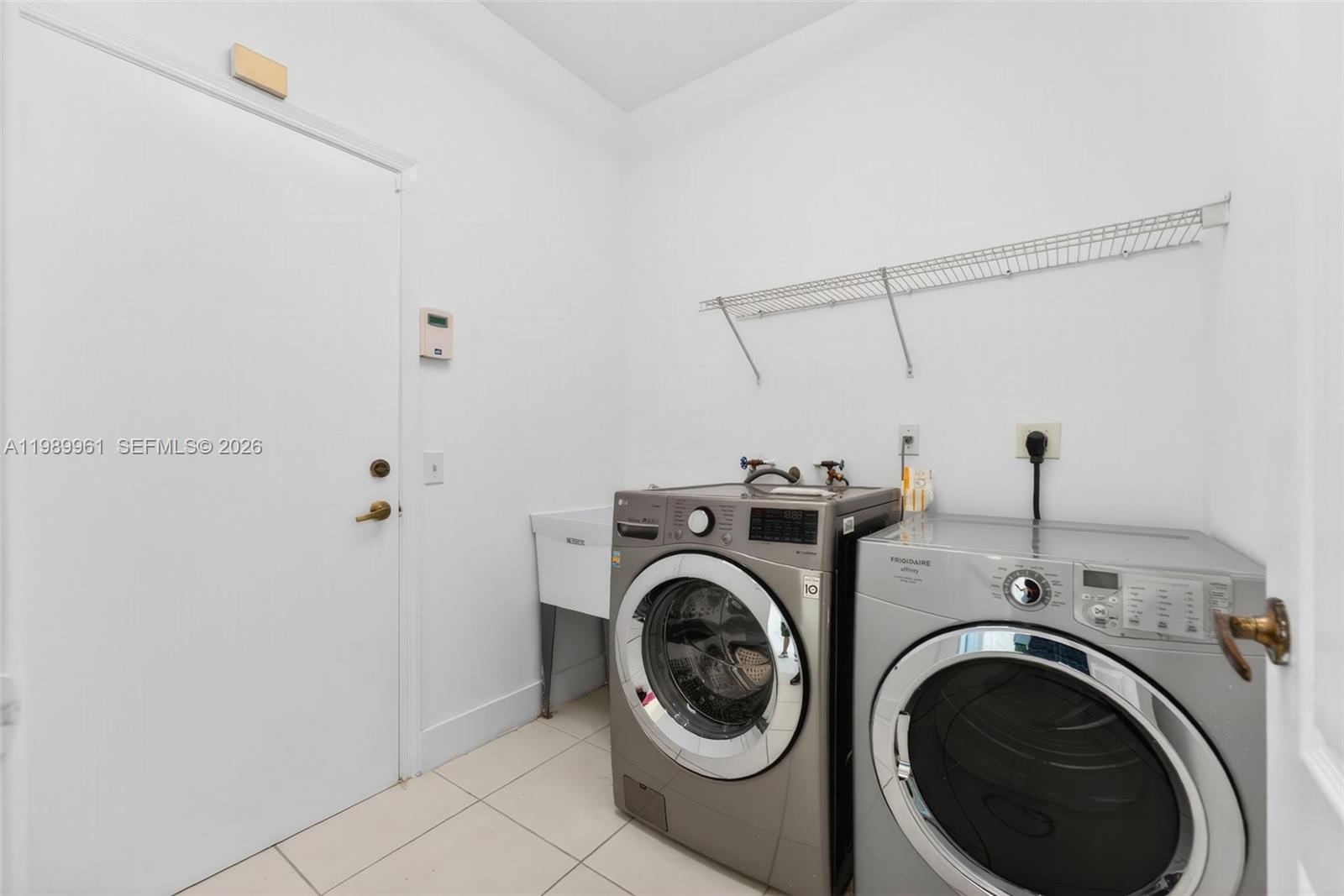 SYMPHONY BAY - Residential