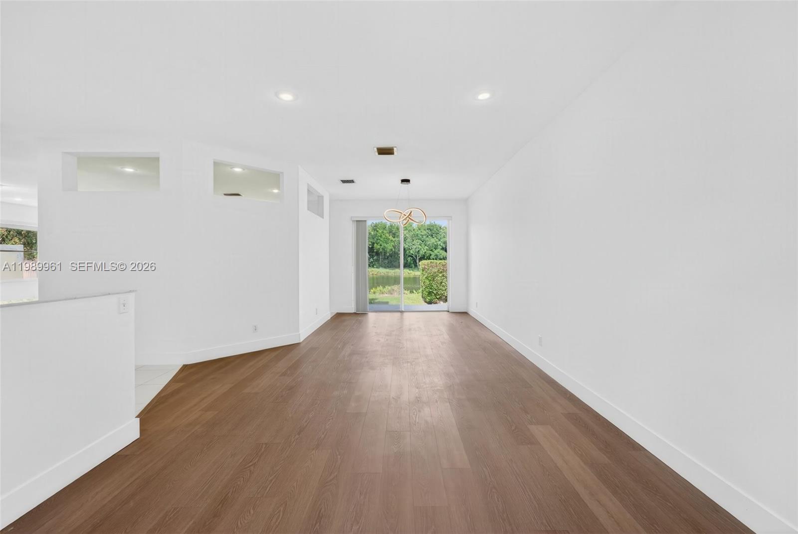 SYMPHONY BAY - Residential