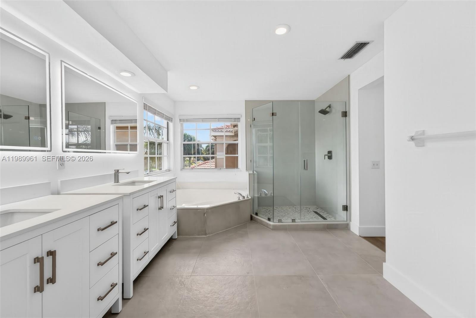 SYMPHONY BAY - Residential