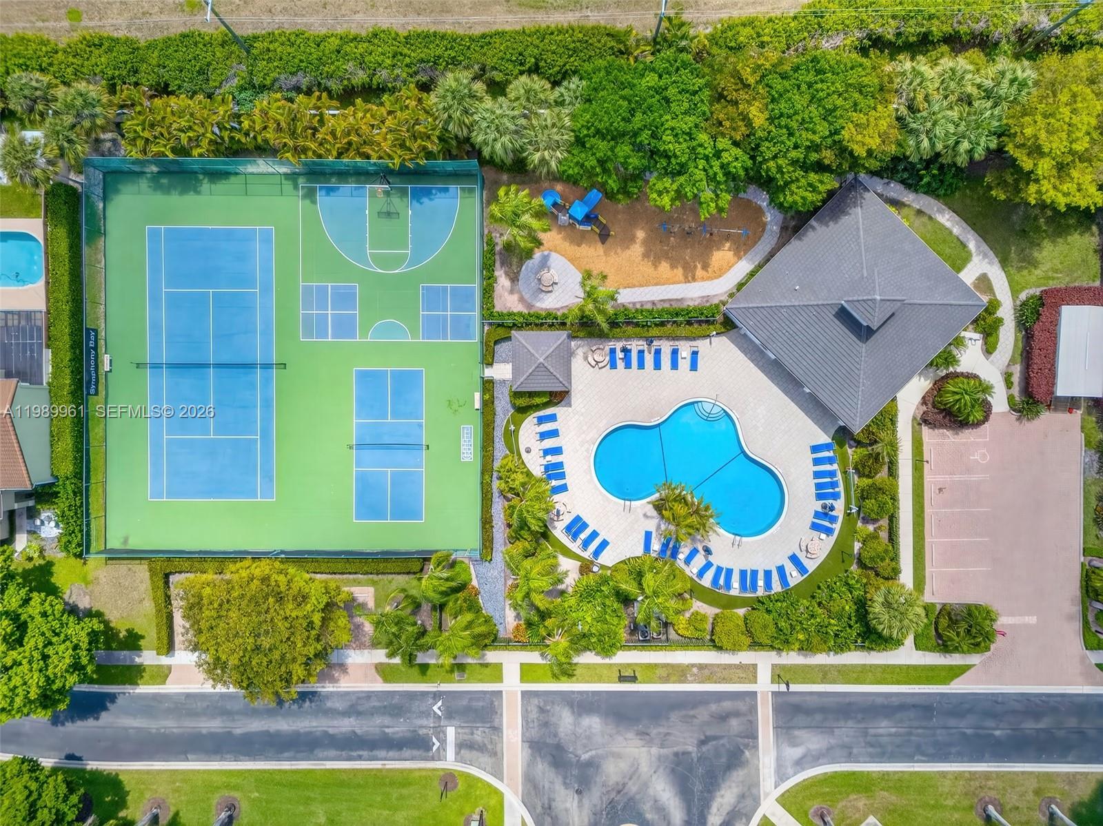 SYMPHONY BAY - Residential