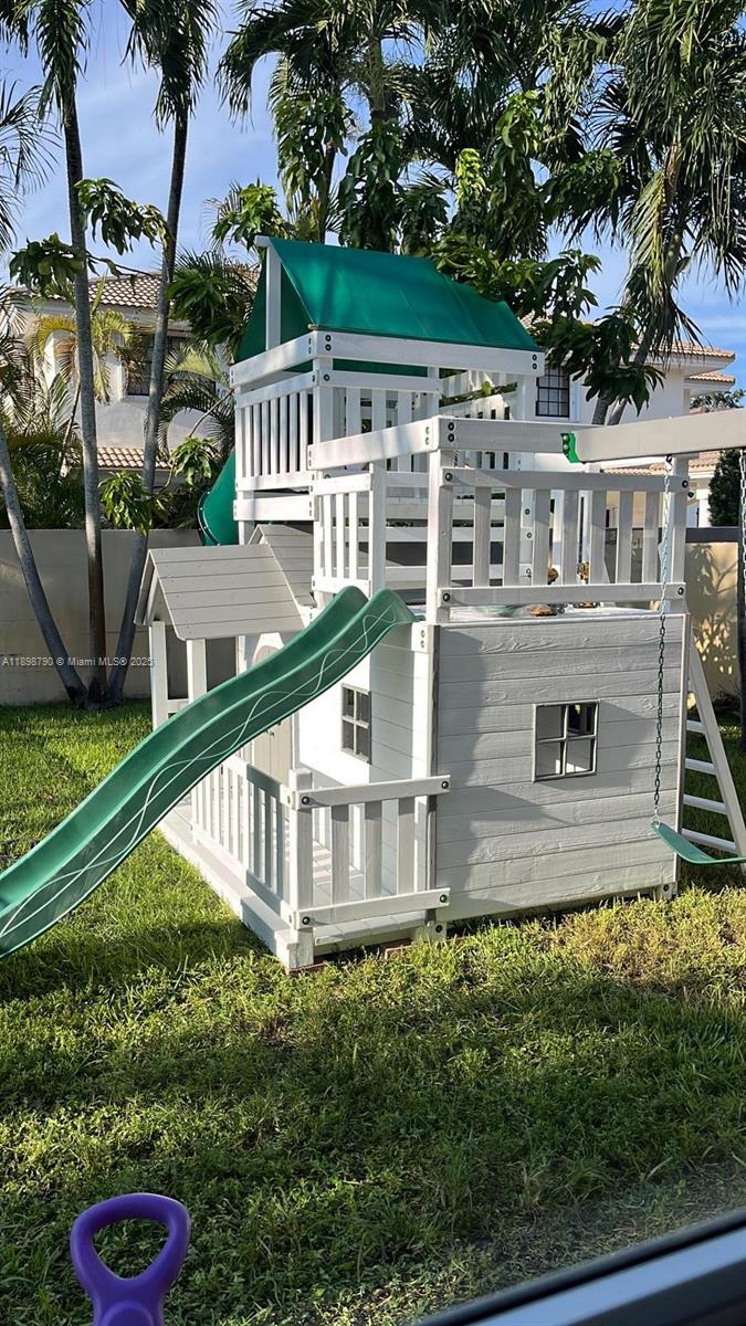 SILVERCREST LAKE ESTATES - Residential Lease