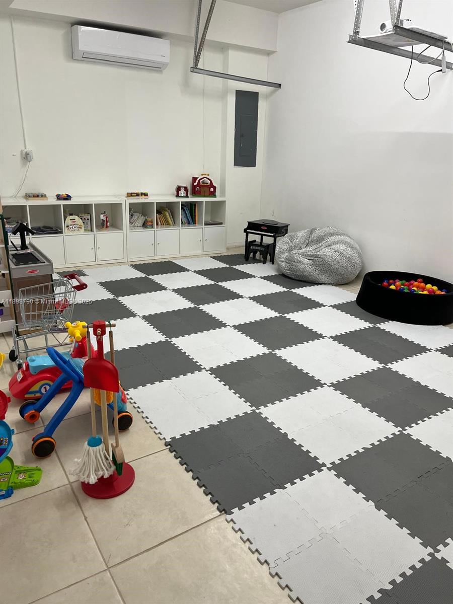 SILVERCREST LAKE ESTATES - Residential Lease