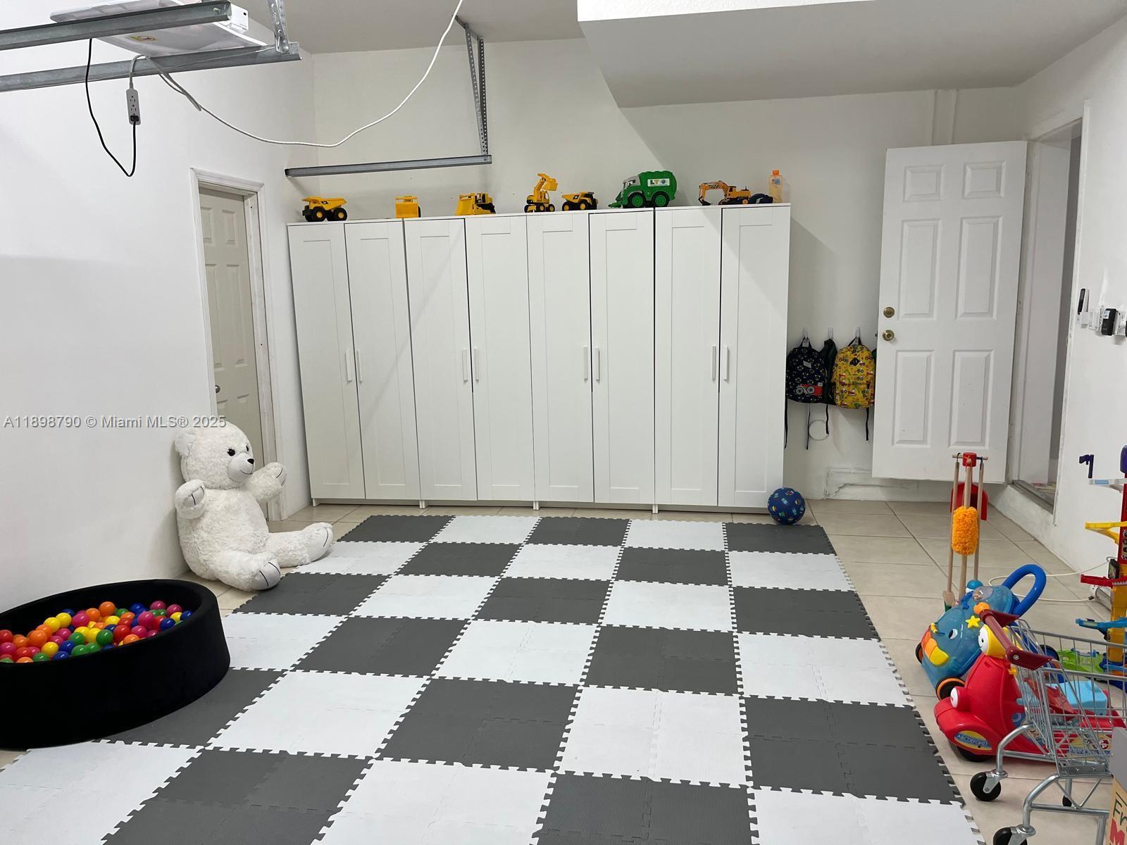 SILVERCREST LAKE ESTATES - Residential Lease