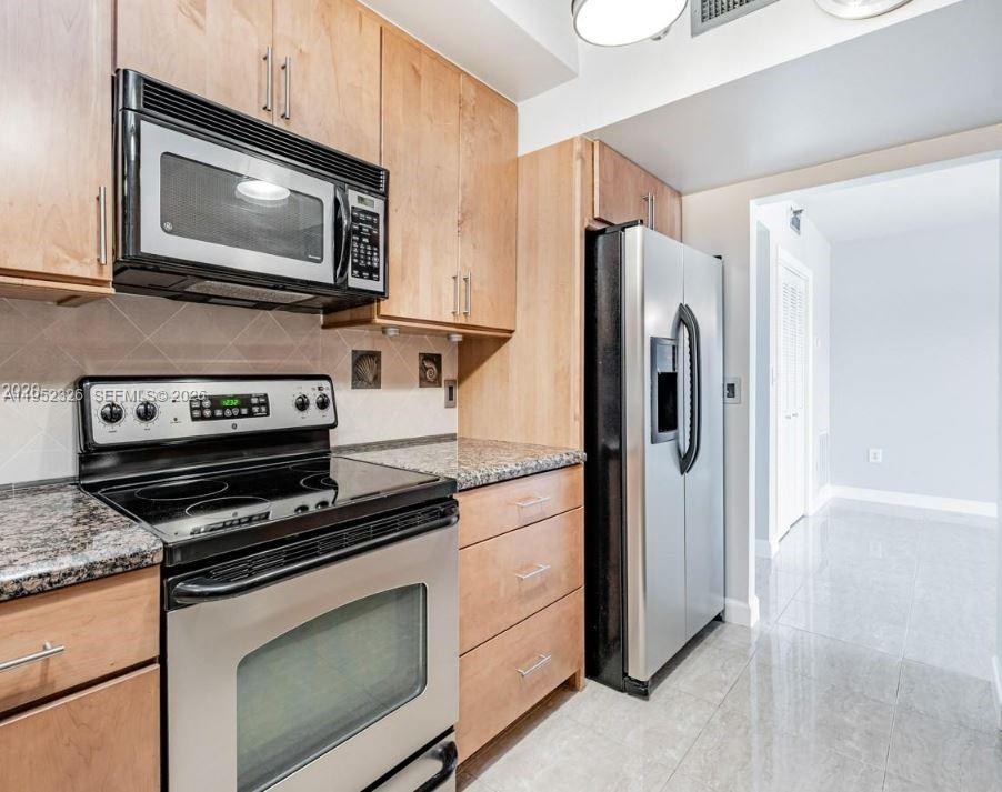 HILLCREST EAST NO 26 COND - Residential