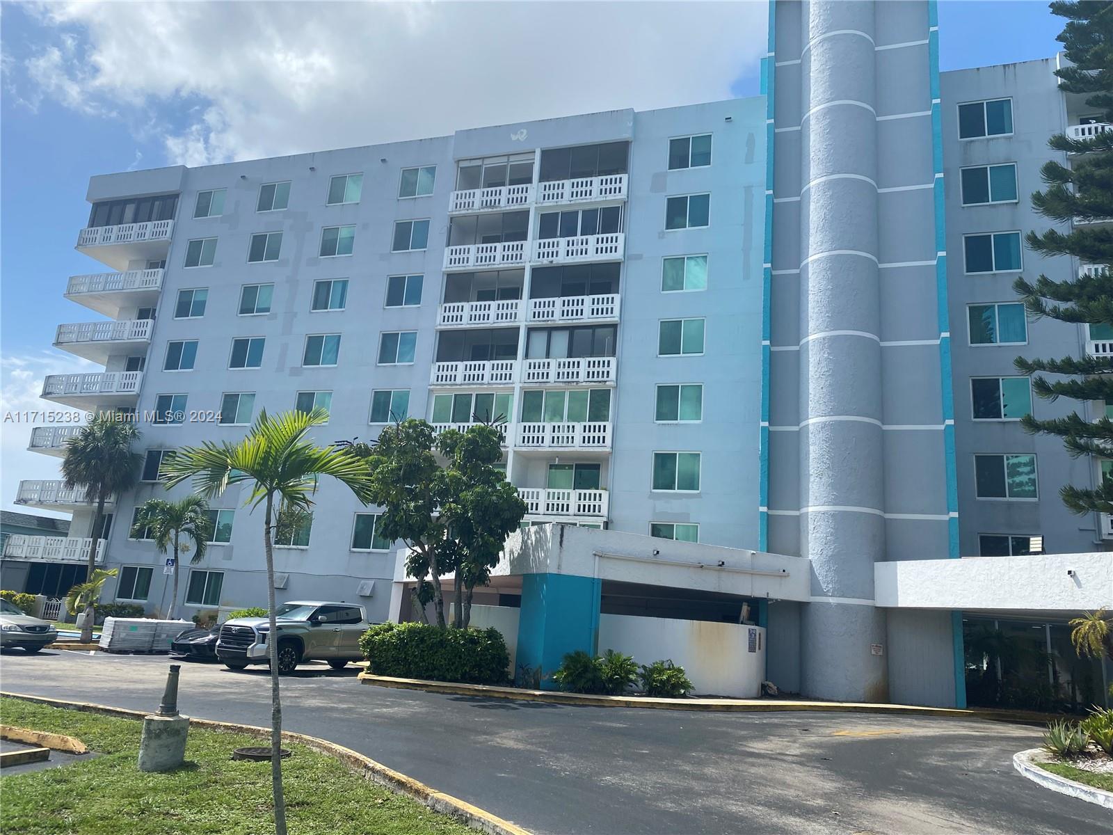 919 Hillcrest Dr 208, Hollywood, Broward County, Florida - 1 Bedrooms  
2 Bathrooms - 