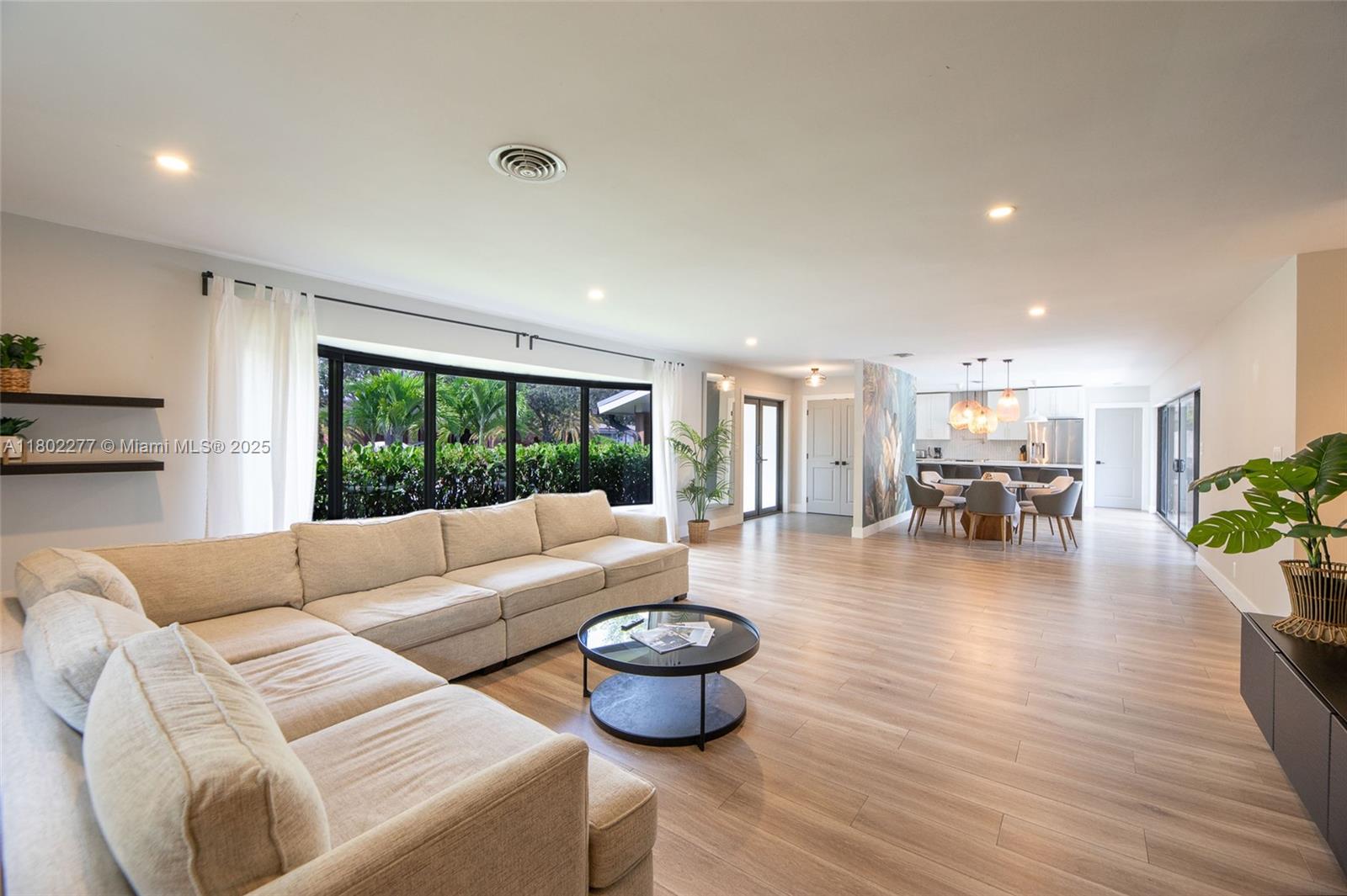 IMPERIAL POINT 1 SEC - Residential