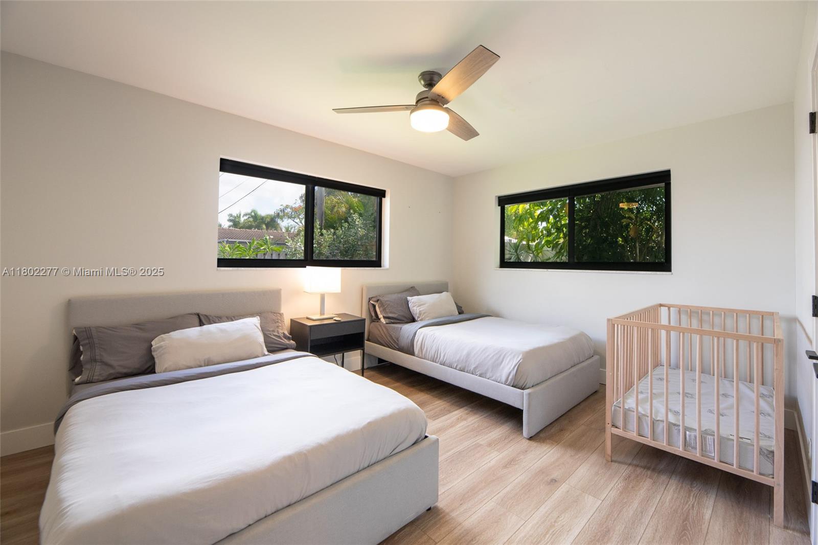 IMPERIAL POINT 1 SEC - Residential