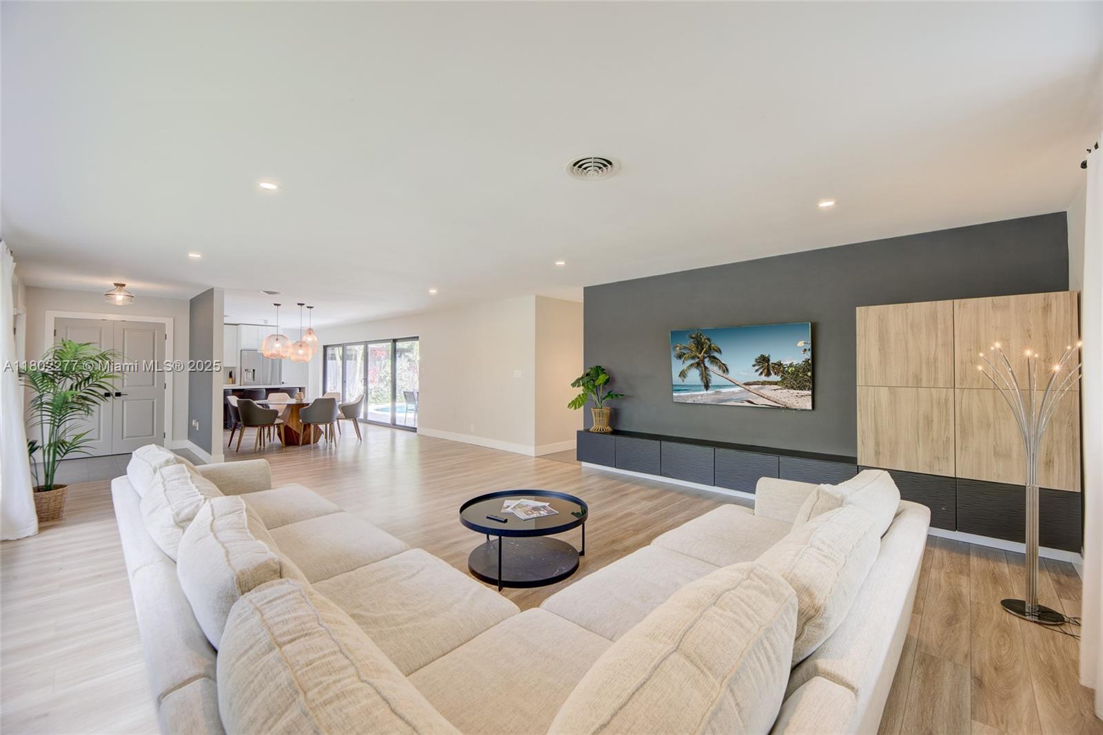 IMPERIAL POINT 1 SEC - Residential