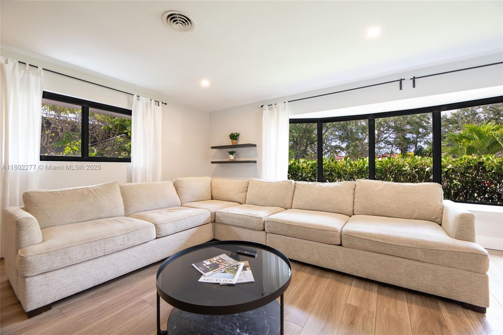 IMPERIAL POINT 1 SEC - Residential