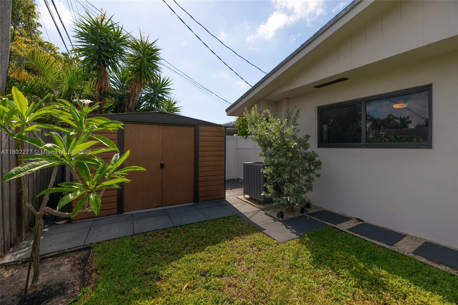 IMPERIAL POINT 1 SEC - Residential