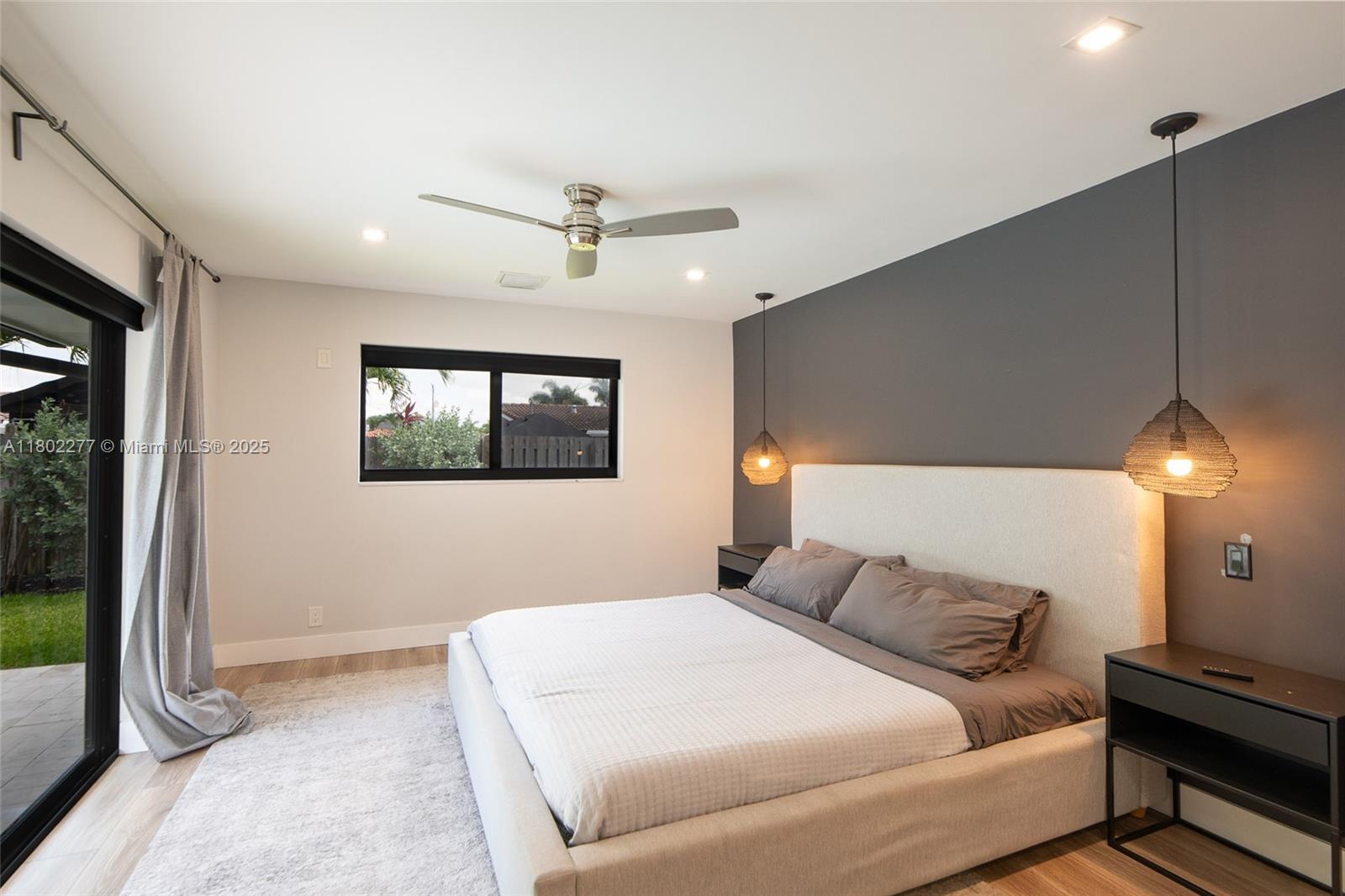 IMPERIAL POINT 1 SEC - Residential