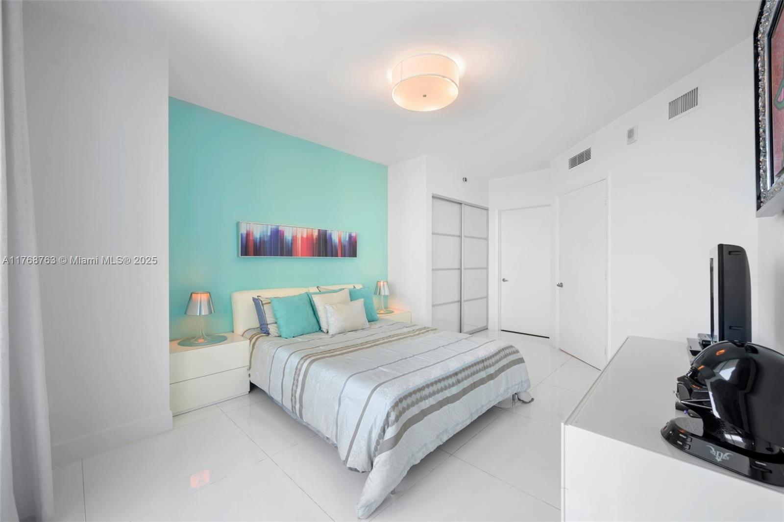 2711 HOLLYWOOD BEACH COND - Residential Lease