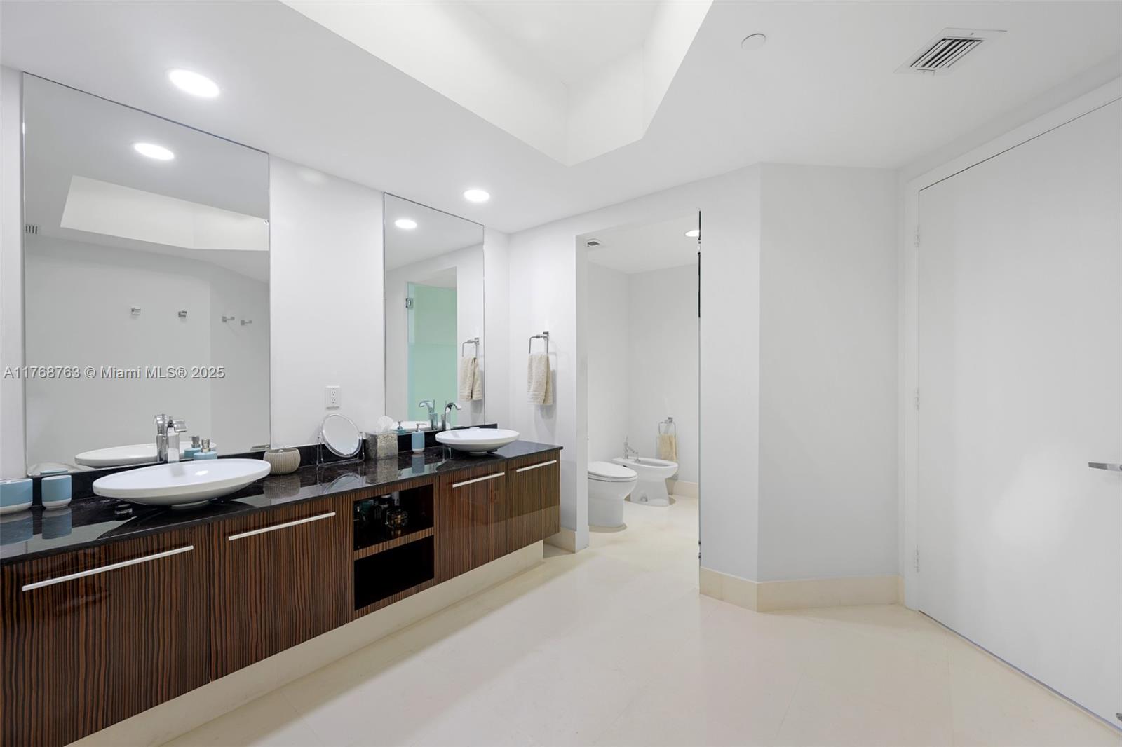 2711 HOLLYWOOD BEACH COND - Residential Lease