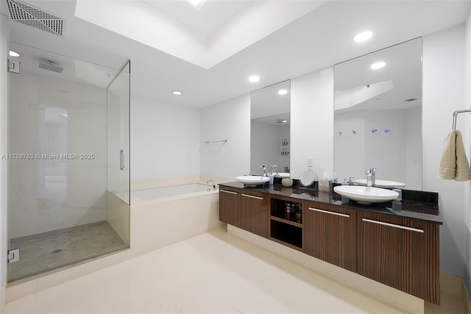 2711 HOLLYWOOD BEACH COND - Residential Lease