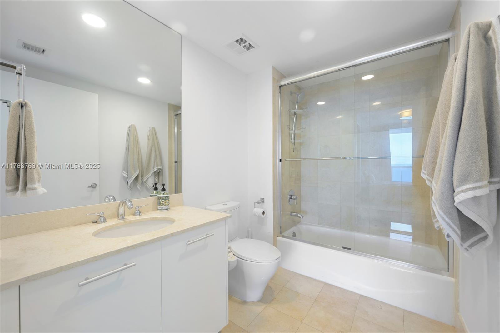 2711 HOLLYWOOD BEACH COND - Residential Lease