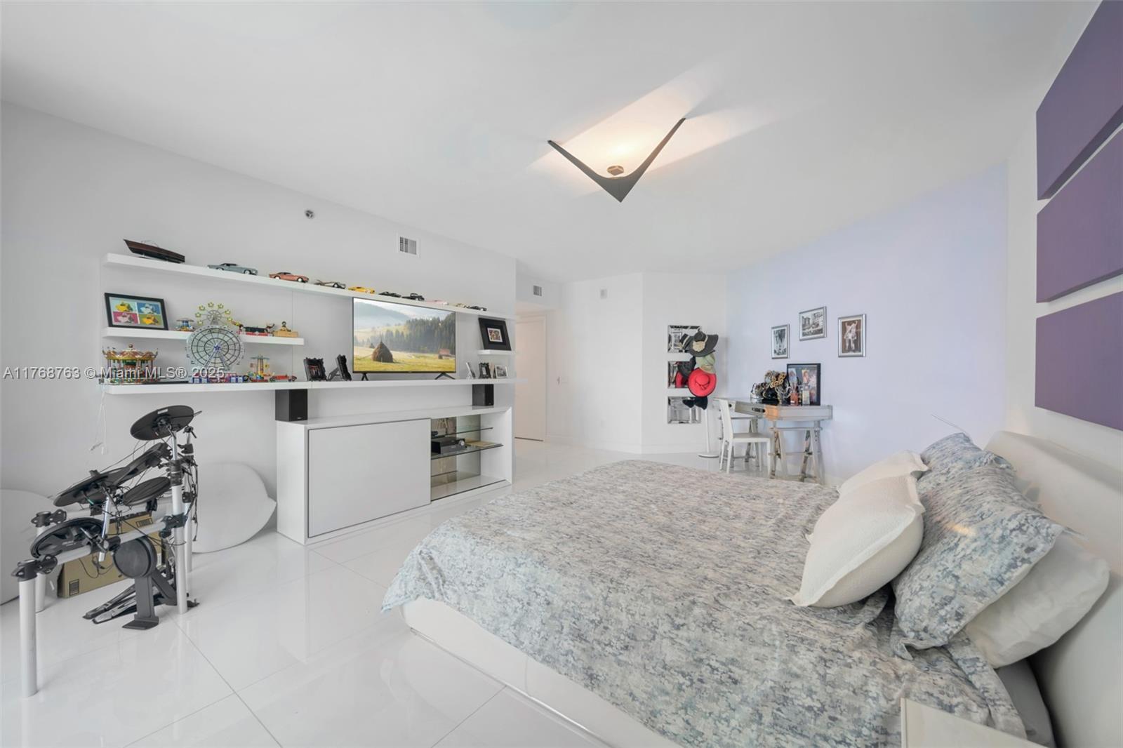 2711 HOLLYWOOD BEACH COND - Residential Lease