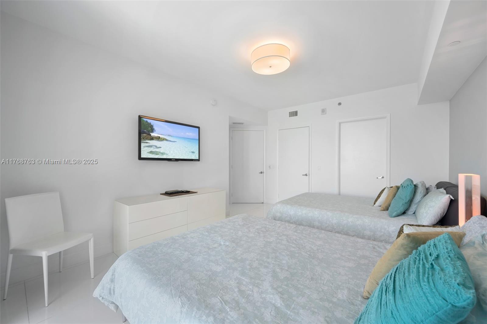 2711 HOLLYWOOD BEACH COND - Residential Lease