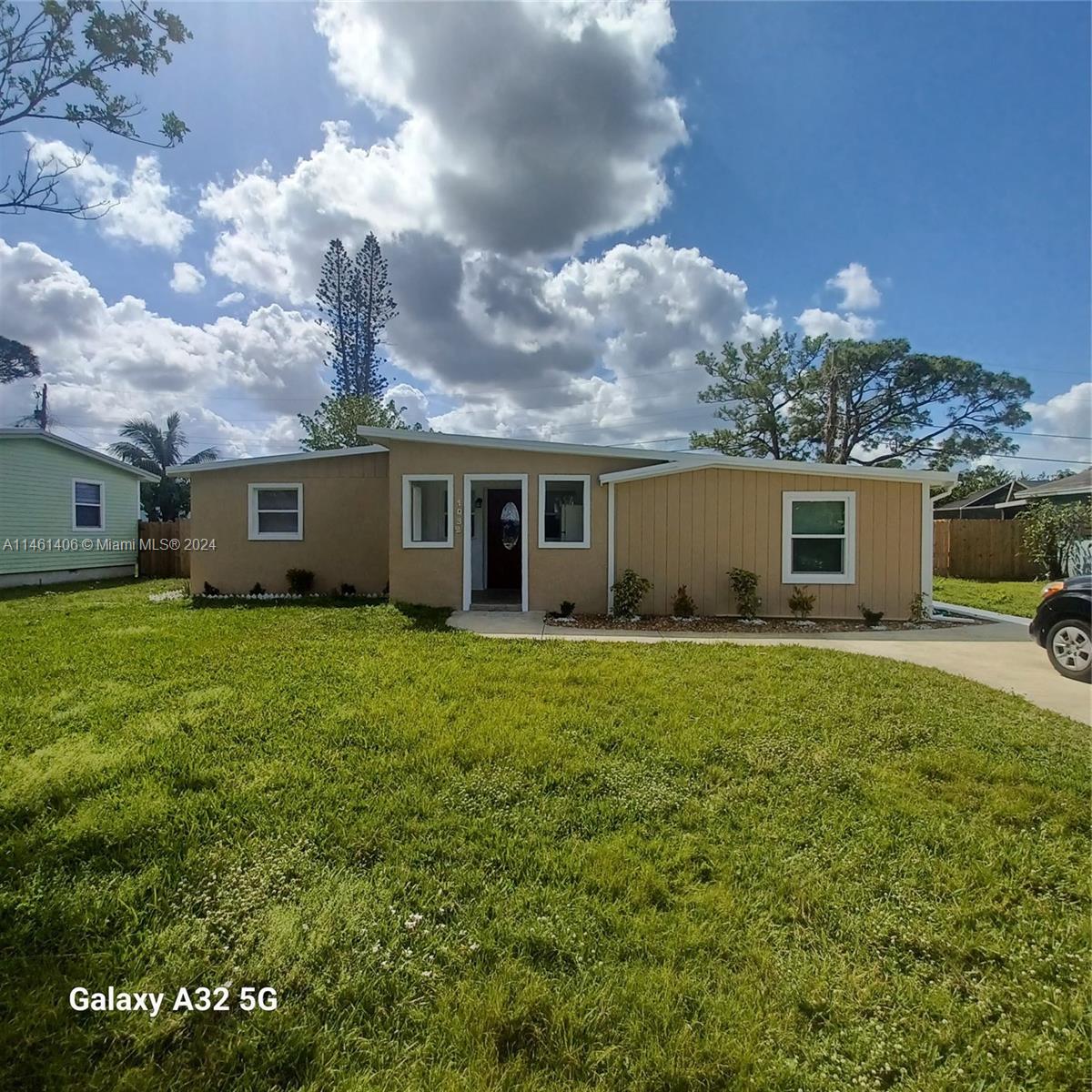 Property for Sale at 1032 Nw 15th Ter Ter, Stuart, Martin County, Florida - Bedrooms: 3 
Bathrooms: 2  - $420,000