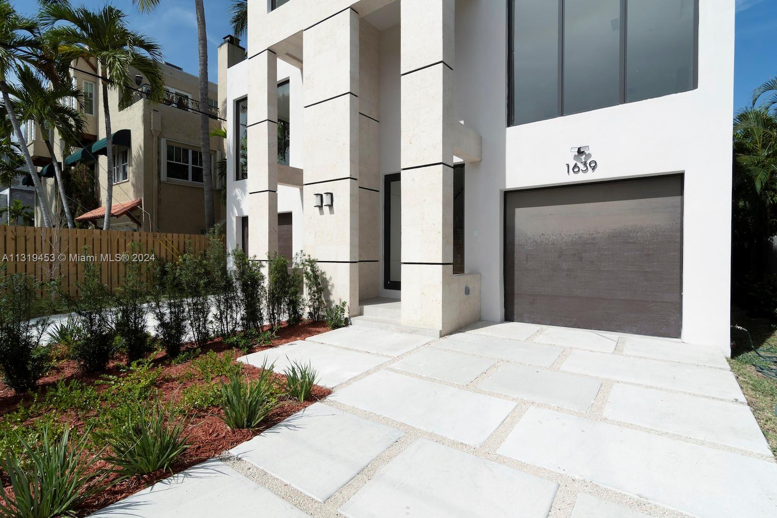 Photo 5 of 41 of 1639 E Broward Blvd townhome