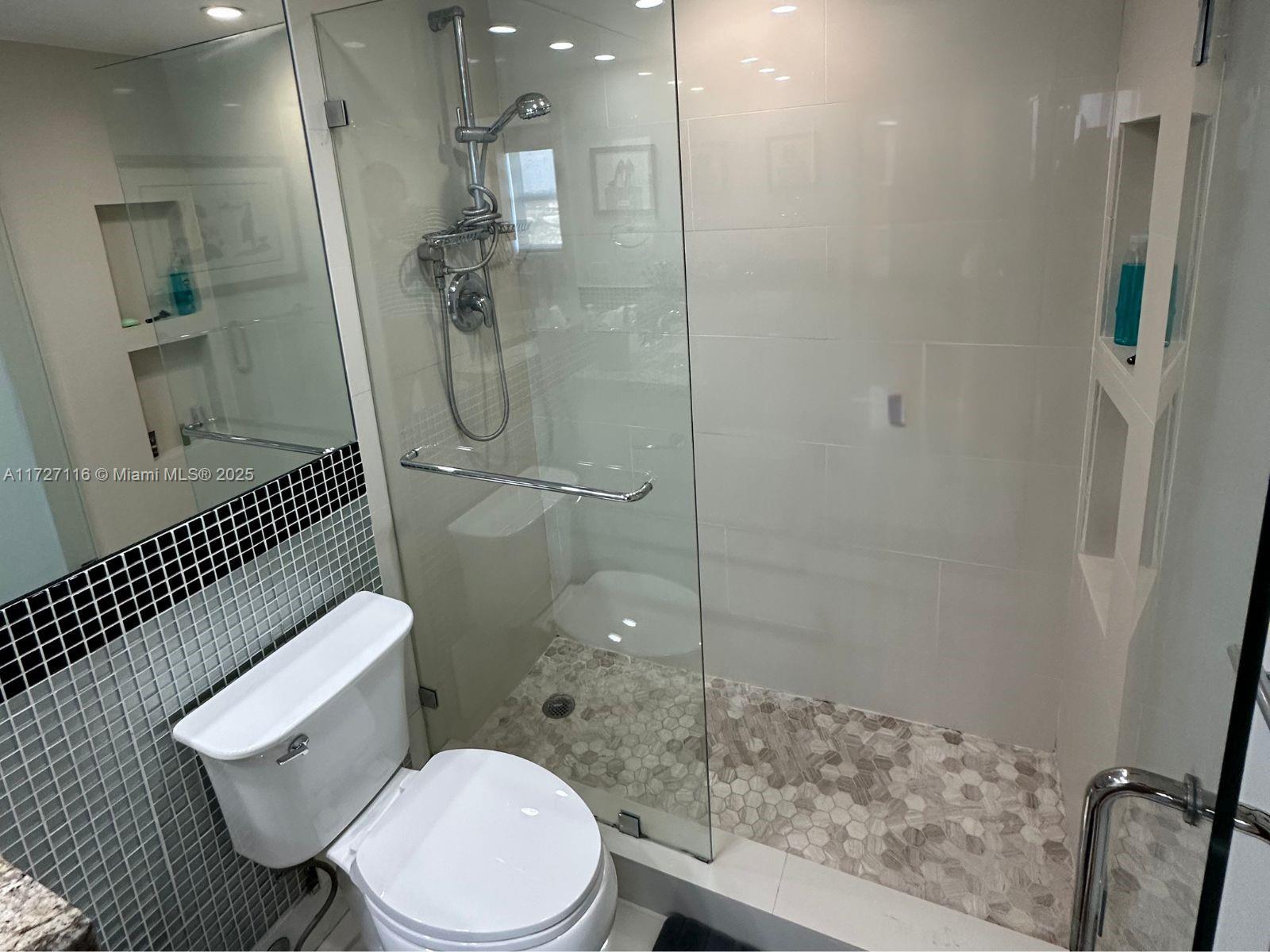 CORAL RIDGE TOWERS EAST - Residential