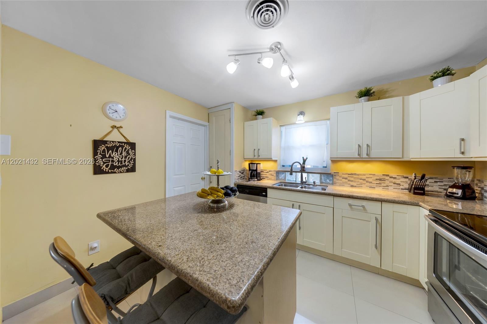 SOUTH BROWARD RANCHES - Residential