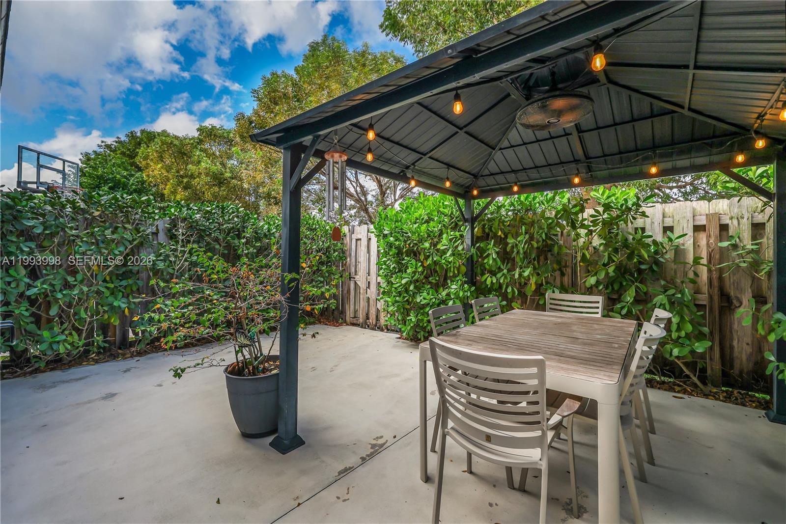 HIDDEN LAKE TOWNHOMES - Residential