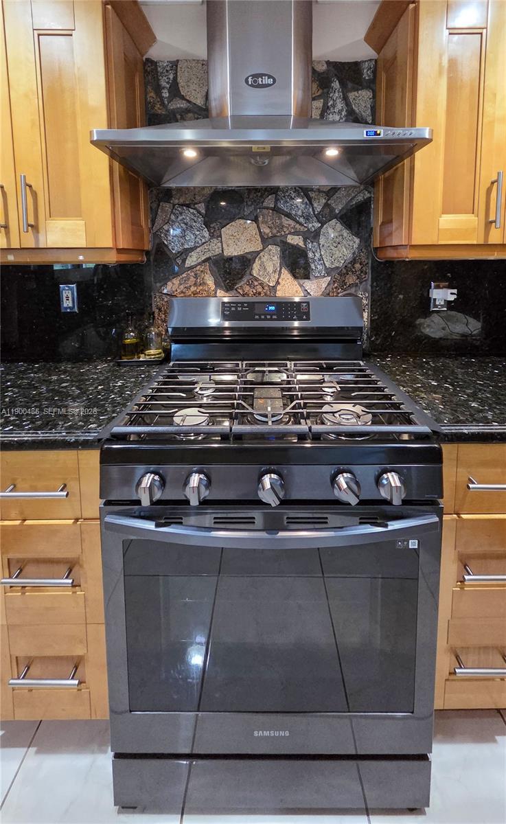 SAWGRASS PLANTATION - Residential