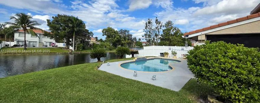 FABULOUS 3BR/2.5BA updated LAKEFRONT 2 STORIES POOL HOUSE with 83' FEET ON THE LAKE.  House sits on BIG LOT (7,321 s/f), located on a peaceful cul-de-sac.  ENJOY RESORT STYLE MAGNIFICENT VIEWS from this spacious, high ceiling home.  Owner has maintained meticulously this HOUSE IN THE BEST CONDITIONS, ...NEW PIPING installed on the whole house (2019) ....NEW A/C (2024)....ROOF (2013)...HURRICANE IMPACT WINDOWS (2013)..beautiful kitchen w. marble countertops, state of the art gas stove....dishwasher....Samsung smart refrigerator, and a fantastic window above the sink with pool & lake views. Tile floors on ground floor, wood on 2nd. 1 car garage. Updated bathrooms. Great neighborhood close to great schools. BEST HOUSE AVAILABLE IN AREA!!! ...VERY WELL PRICED....A MUST SEE!