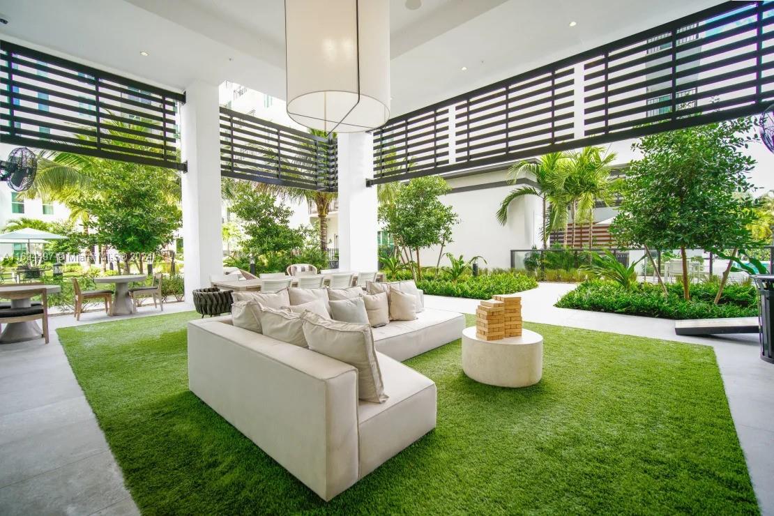 LAUDERDALE FIRST ADD RESU - Residential Lease