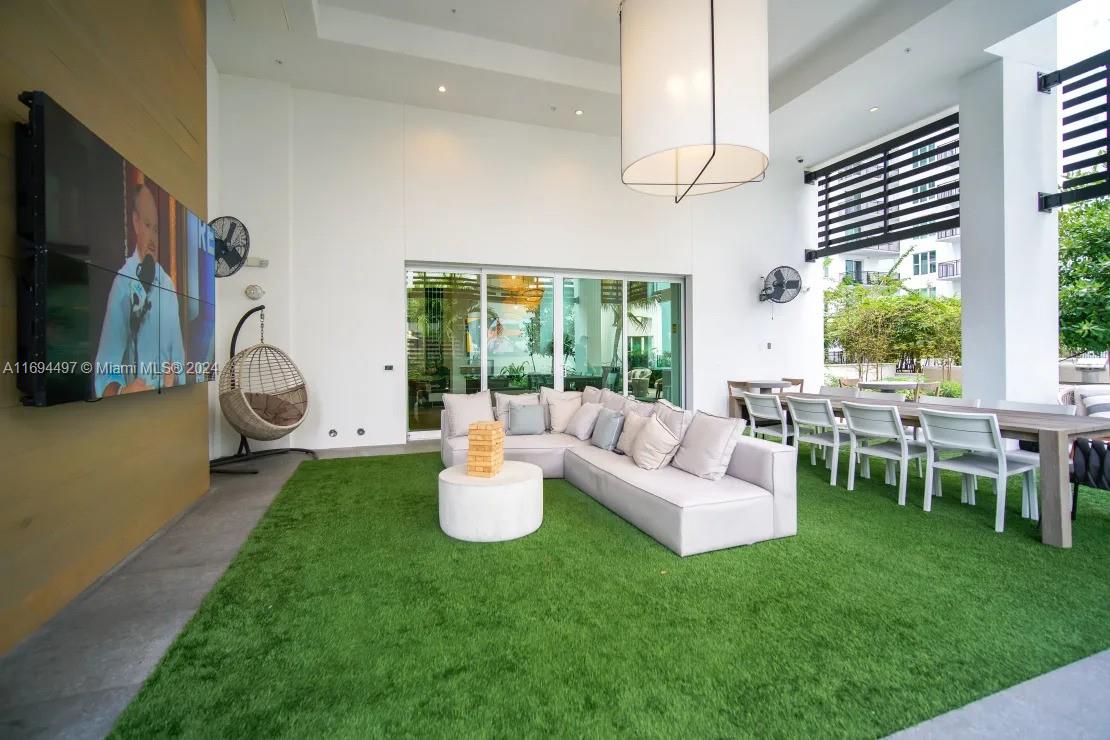 LAUDERDALE FIRST ADD RESU - Residential Lease