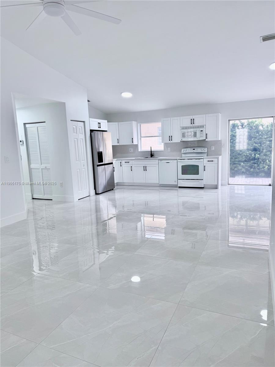 COSTA VERDE SEC 1 - Residential Lease