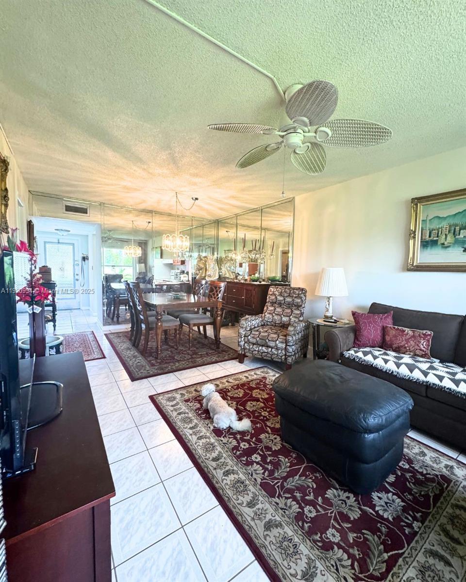 ORIOLE GOLF & TENNIS CLUB - Residential