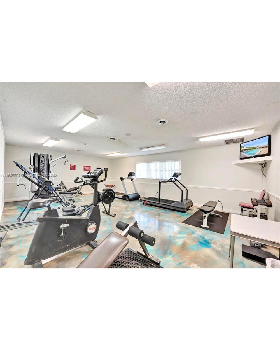 ORIOLE GOLF & TENNIS CLUB - Residential