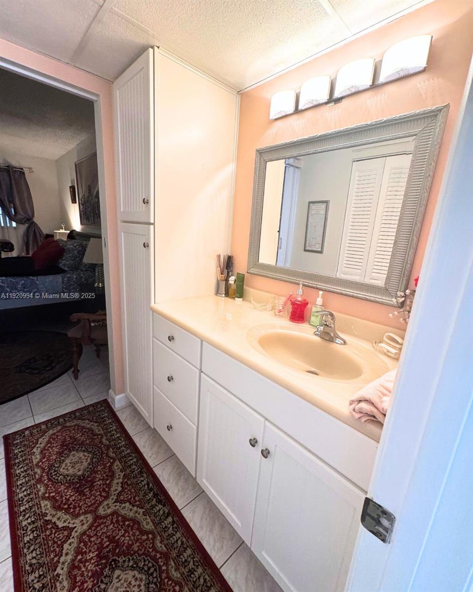 ORIOLE GOLF & TENNIS CLUB - Residential