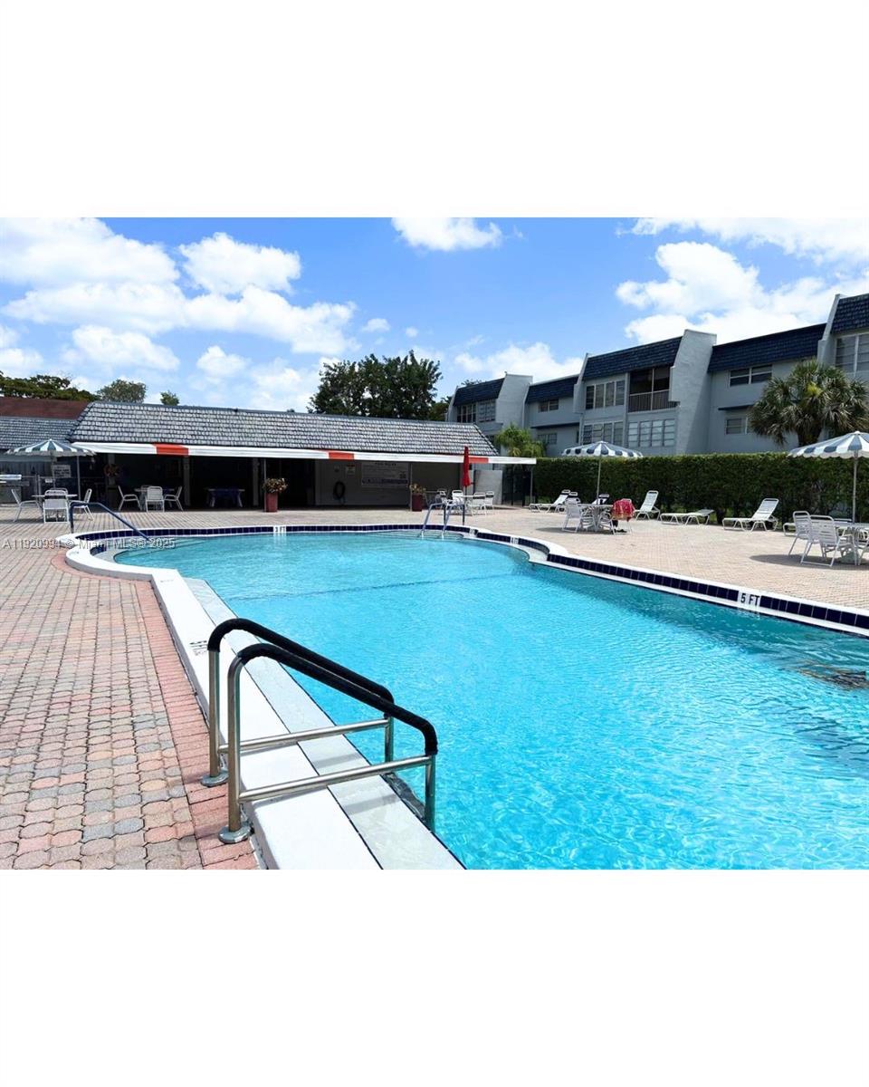 ORIOLE GOLF & TENNIS CLUB - Residential