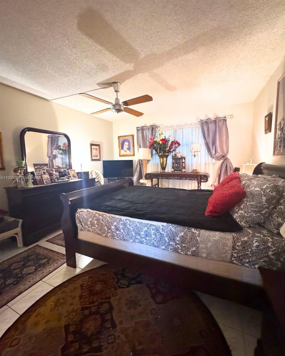 ORIOLE GOLF & TENNIS CLUB - Residential