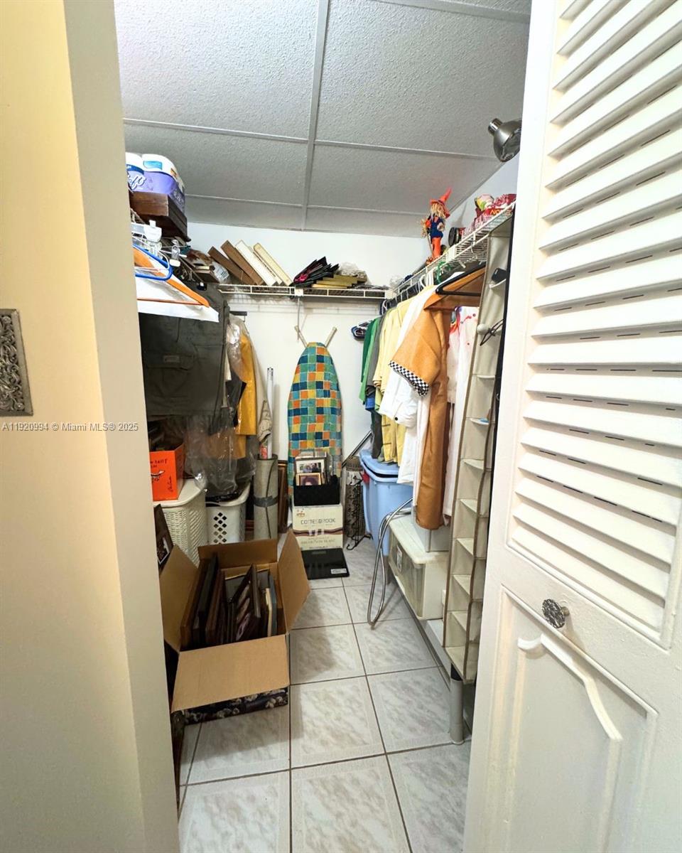 ORIOLE GOLF & TENNIS CLUB - Residential