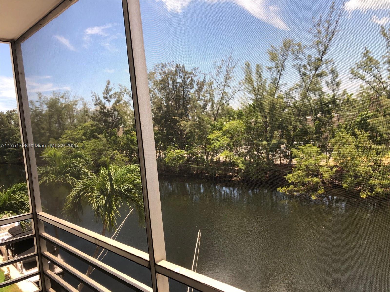 EASTERN SHORES WHITE HOUS - Residential