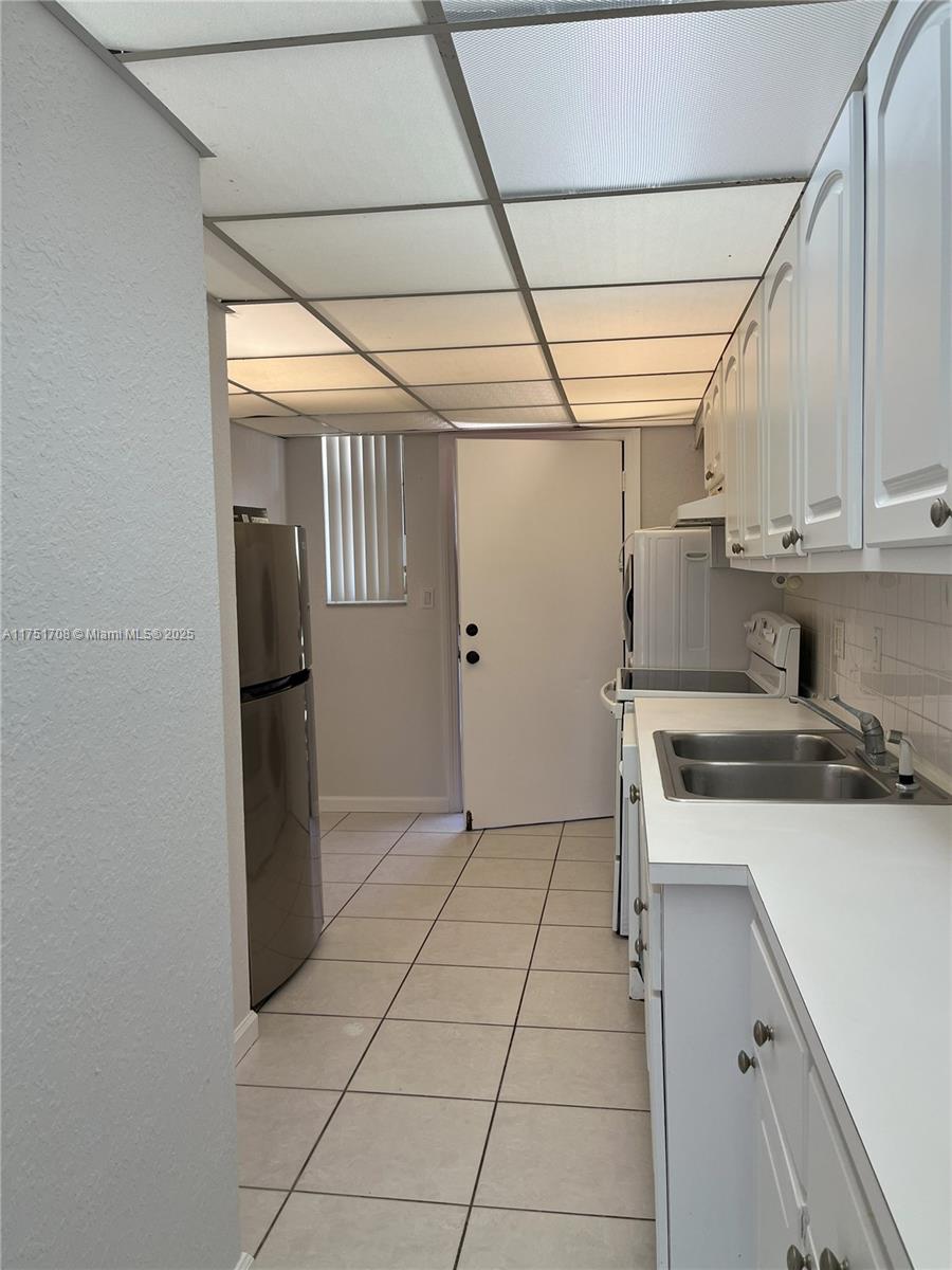 EASTERN SHORES WHITE HOUS - Residential