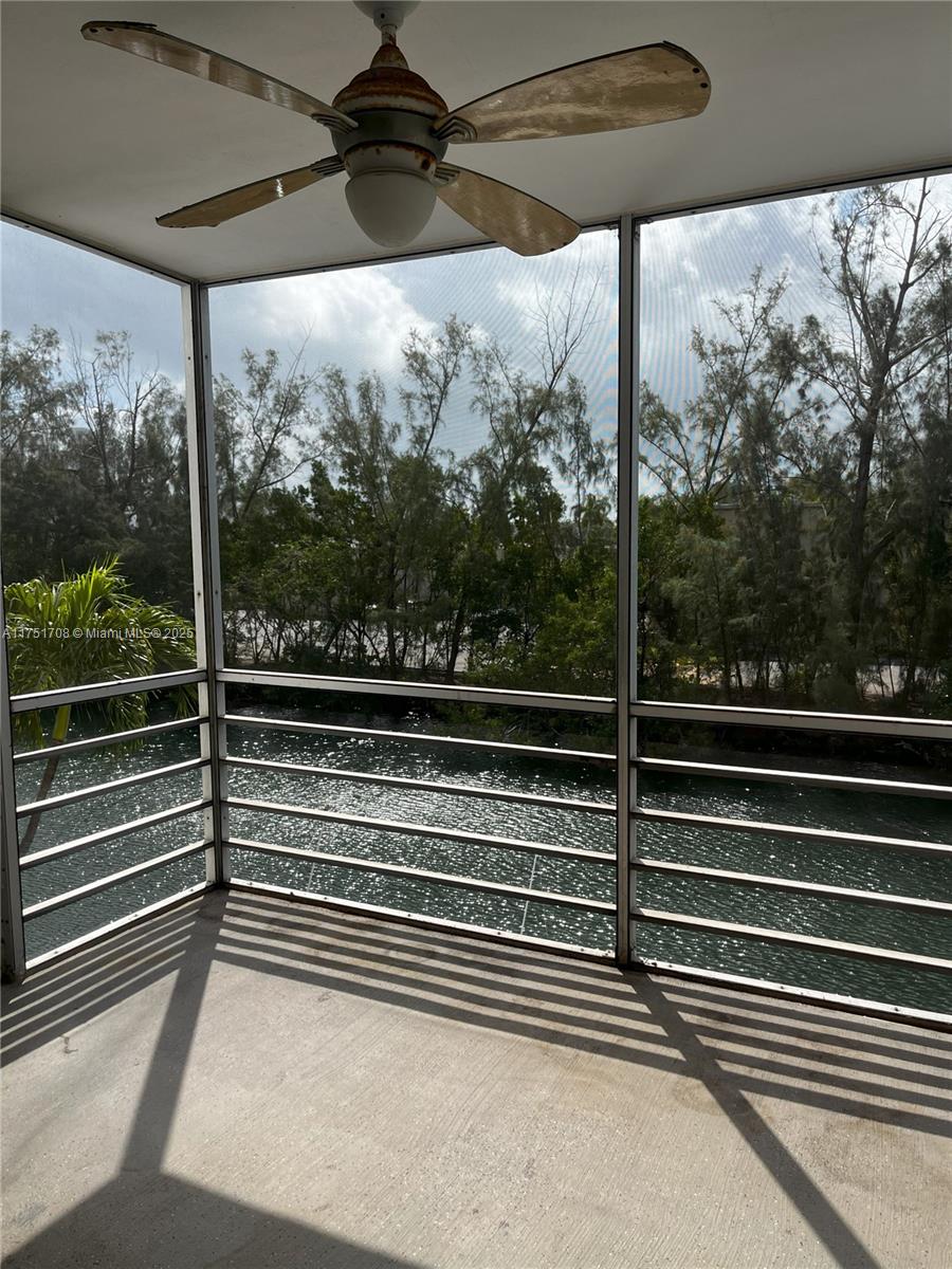 EASTERN SHORES WHITE HOUS - Residential