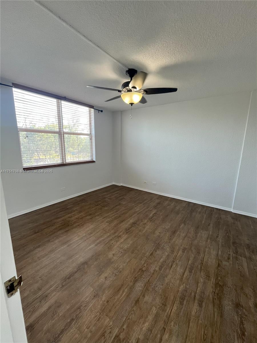 EASTERN SHORES WHITE HOUS - Residential