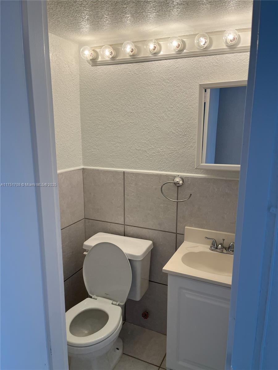 EASTERN SHORES WHITE HOUS - Residential