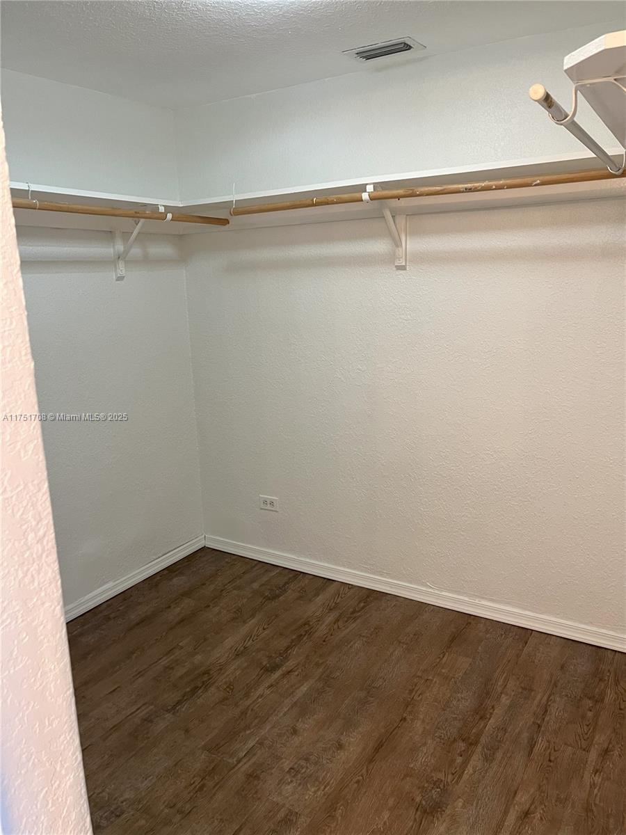 EASTERN SHORES WHITE HOUS - Residential