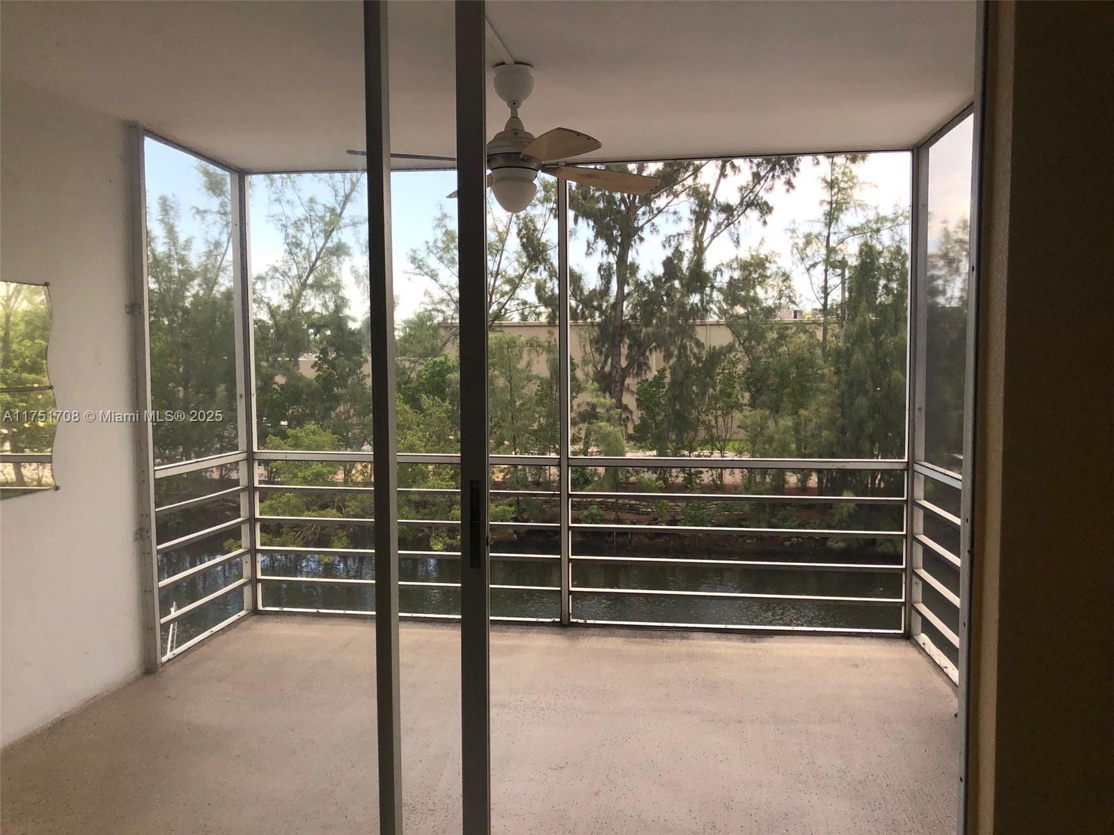 EASTERN SHORES WHITE HOUS - Residential