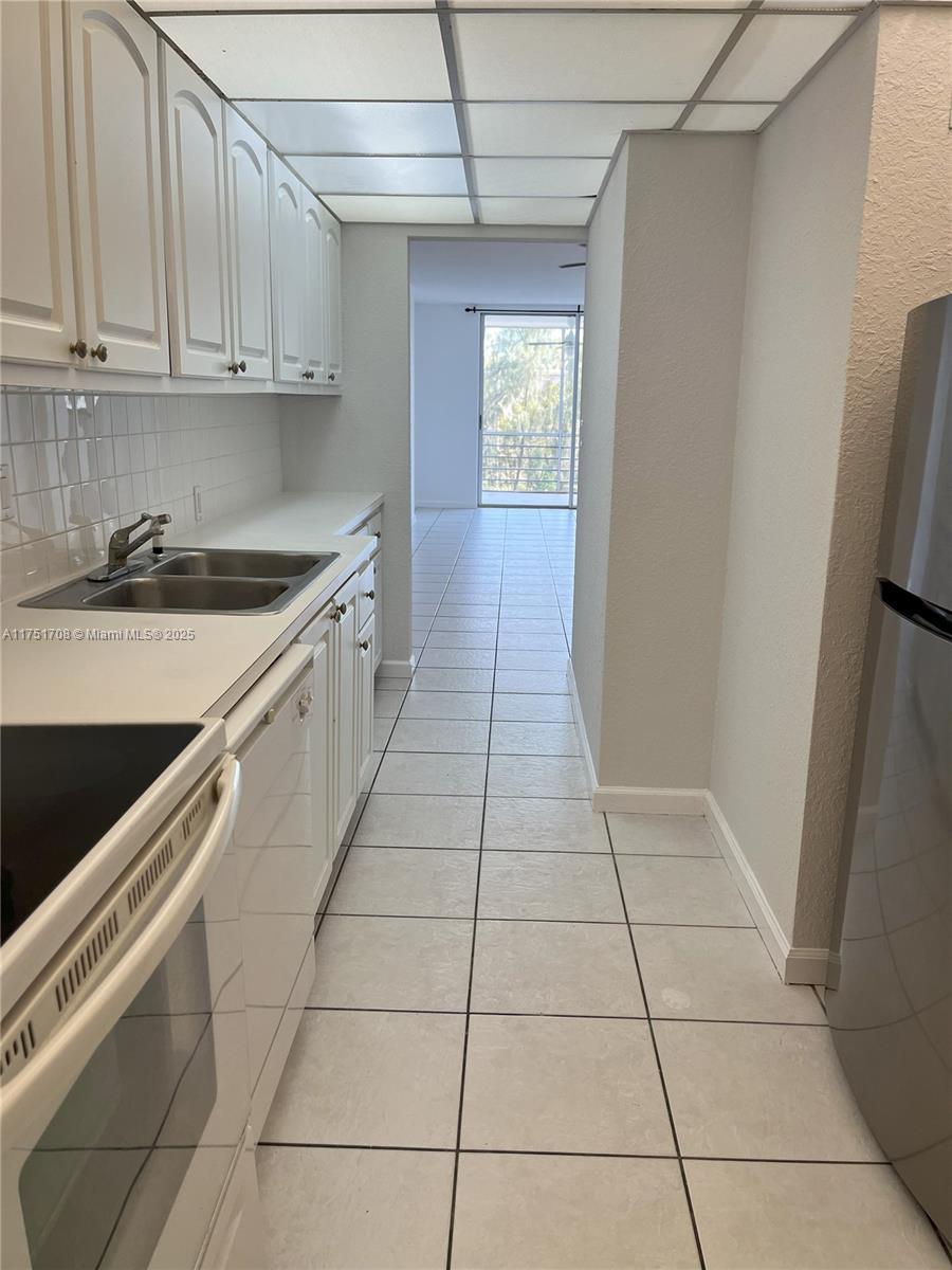 EASTERN SHORES WHITE HOUS - Residential