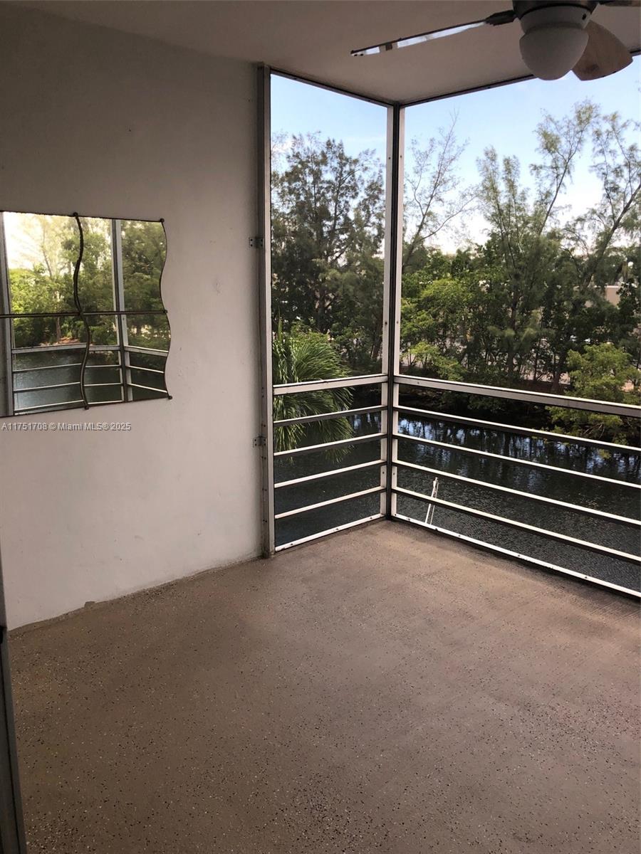 EASTERN SHORES WHITE HOUS - Residential