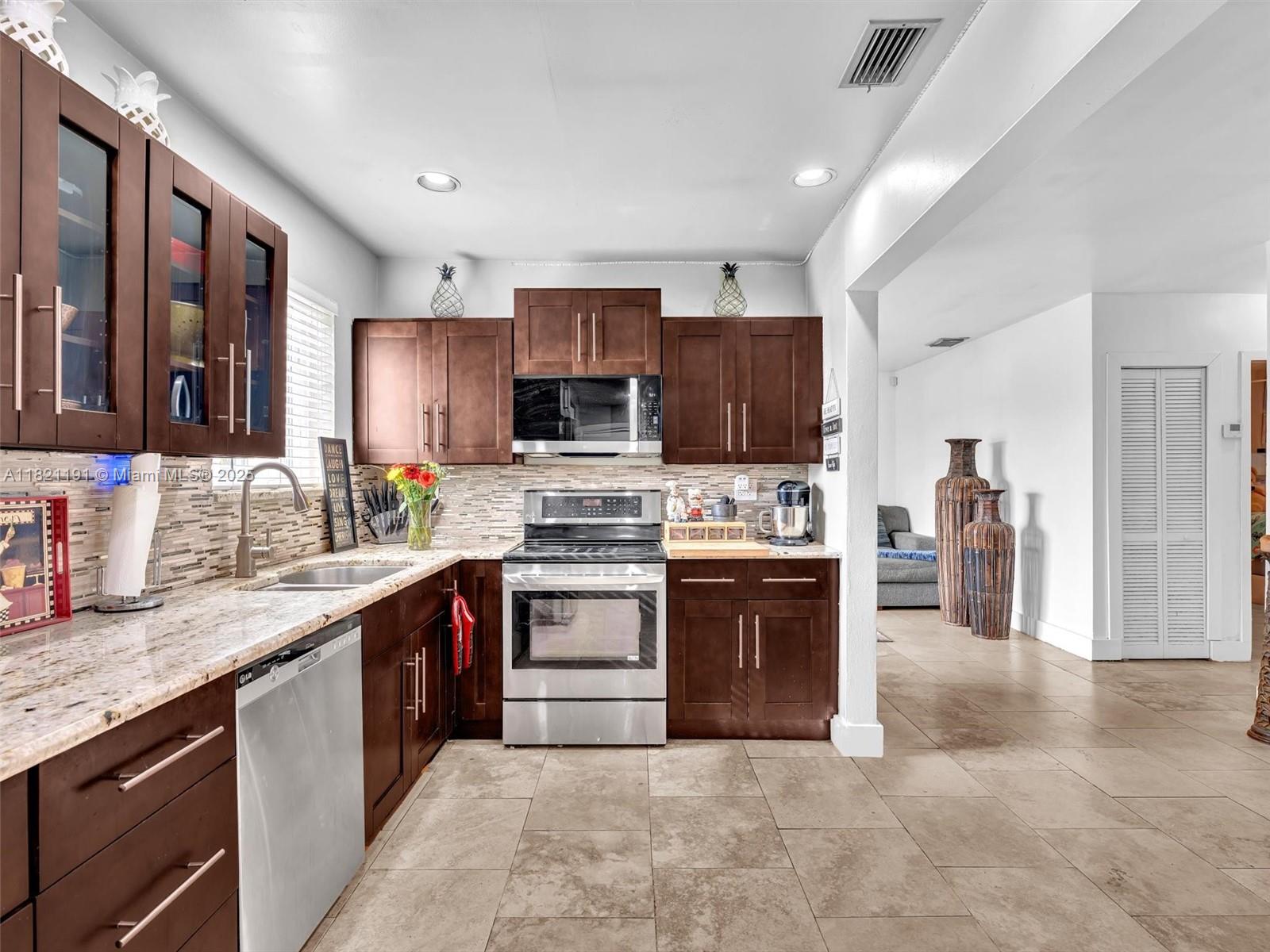 SO MIAMI HEIGHTS MANOR - Residential