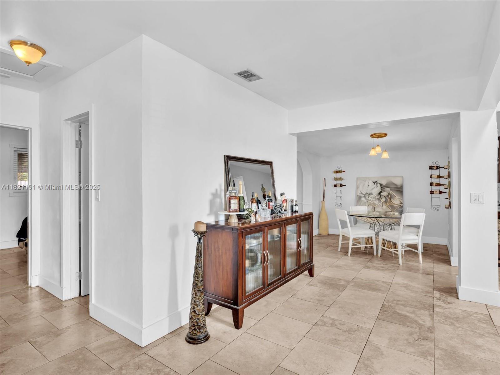 SO MIAMI HEIGHTS MANOR - Residential