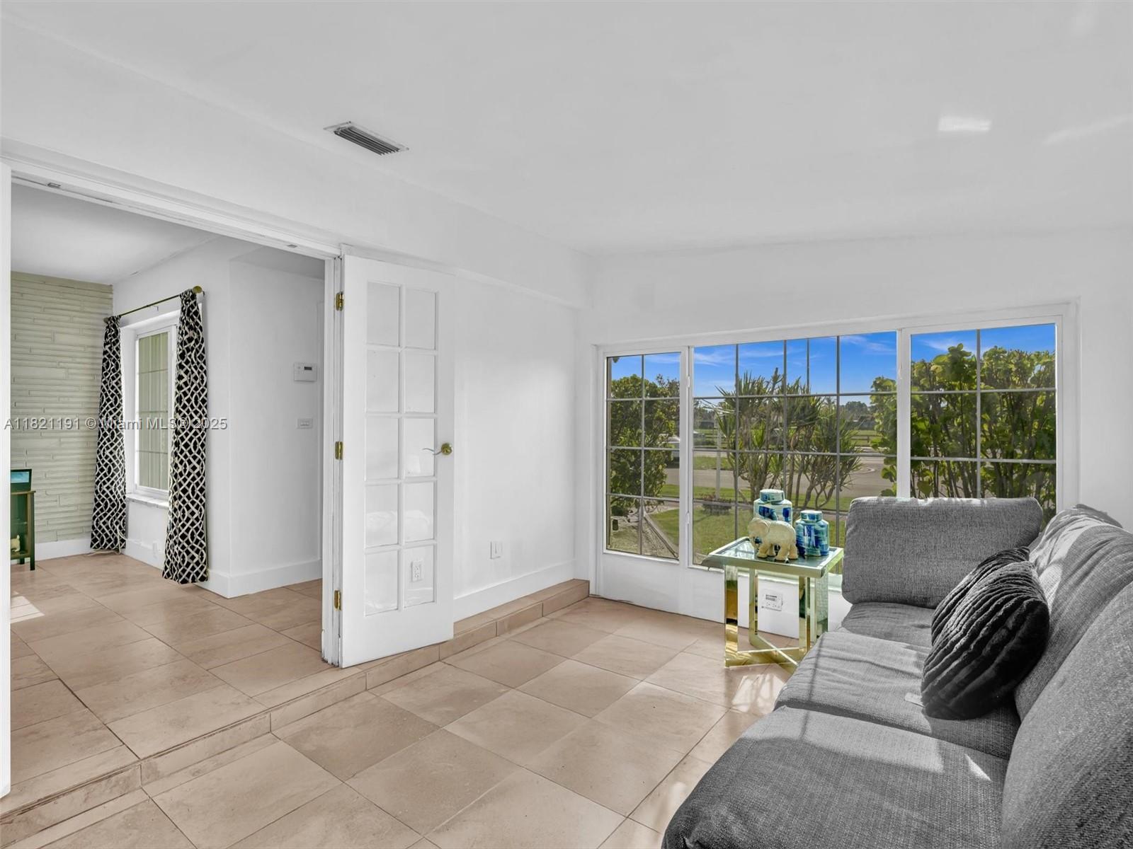 SO MIAMI HEIGHTS MANOR - Residential